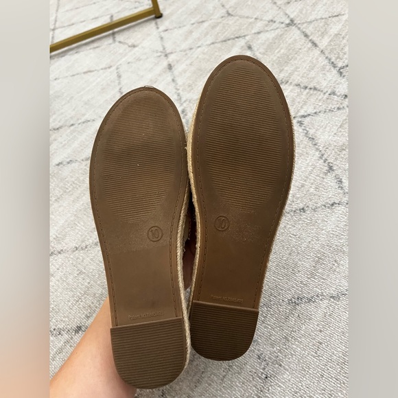 Universal Thread sandals - Picture 2 of 4